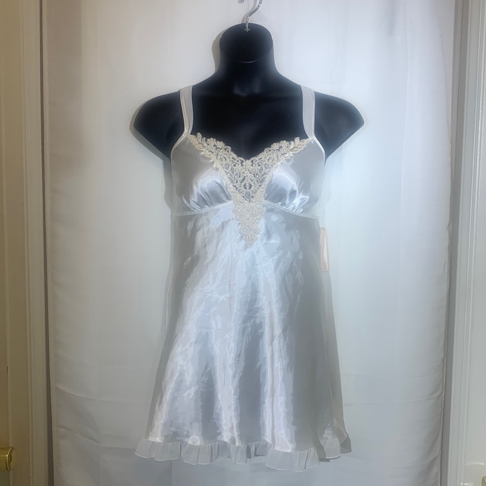 Linea Donatella Women’s White Satin Midnight Short Chemise Nightgown